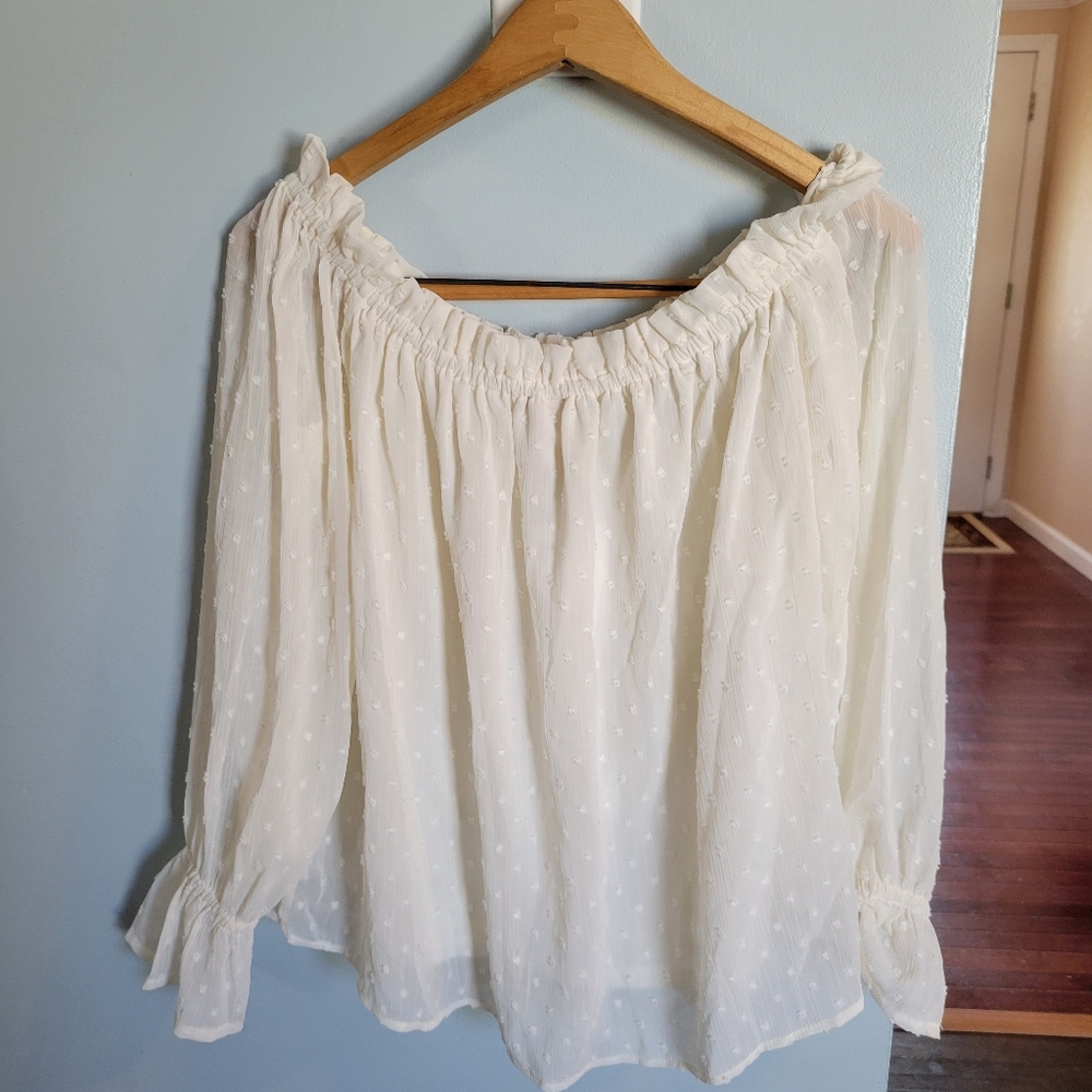 Off-the-shoulder top